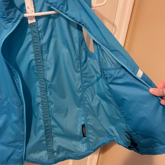 Oiselle Reflective Vigor Vest Blue - Picture 5 of 9